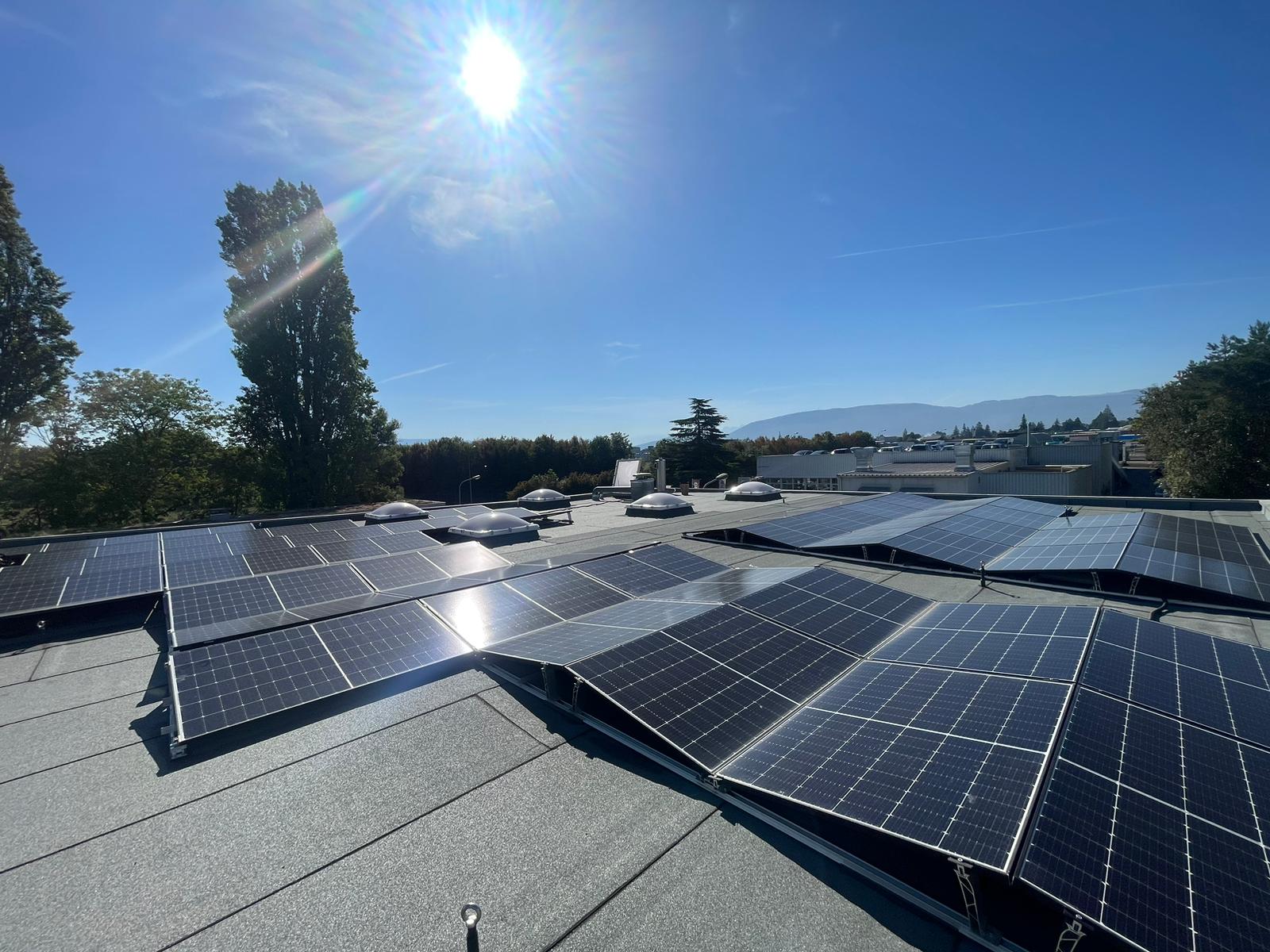 installation photovoltaique superposé au toit par az jpg