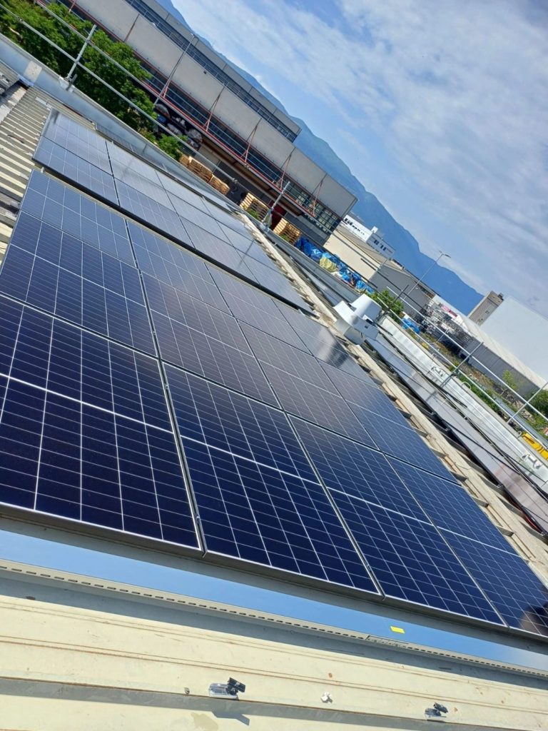 Installation photovoltaïque de plus de 250 kWp - Garage Galati, Satigny, Genève