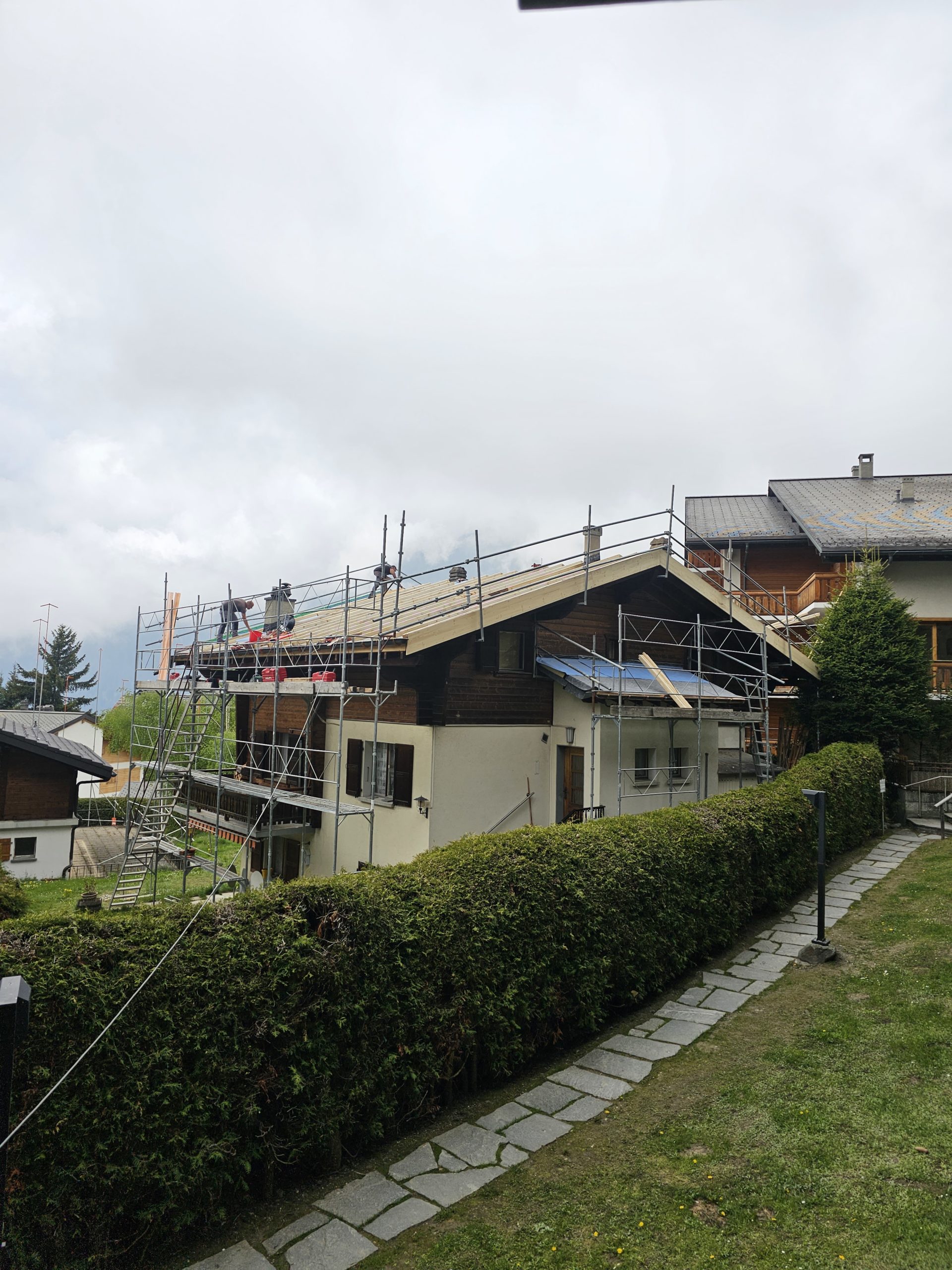 Tuiles solaires + pompe à chaleur, rénovation de toiture - Valais - photo 14