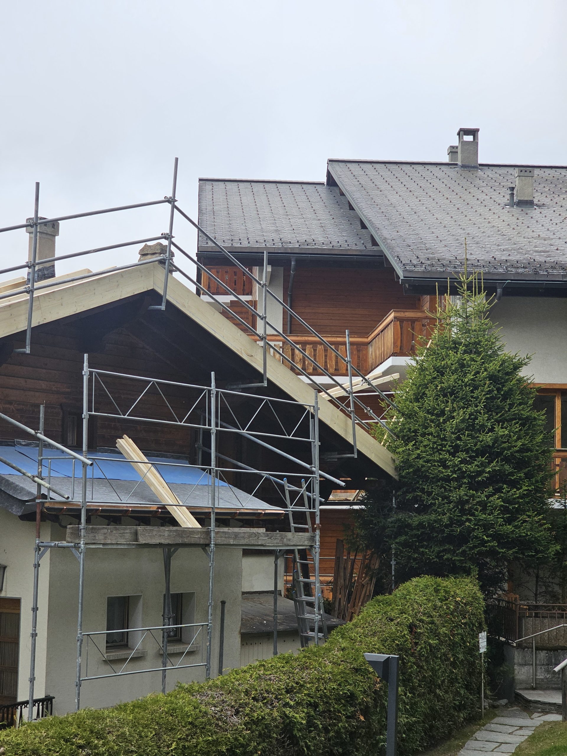 Tuiles solaires + pompe à chaleur, rénovation de toiture - Valais - photo 13