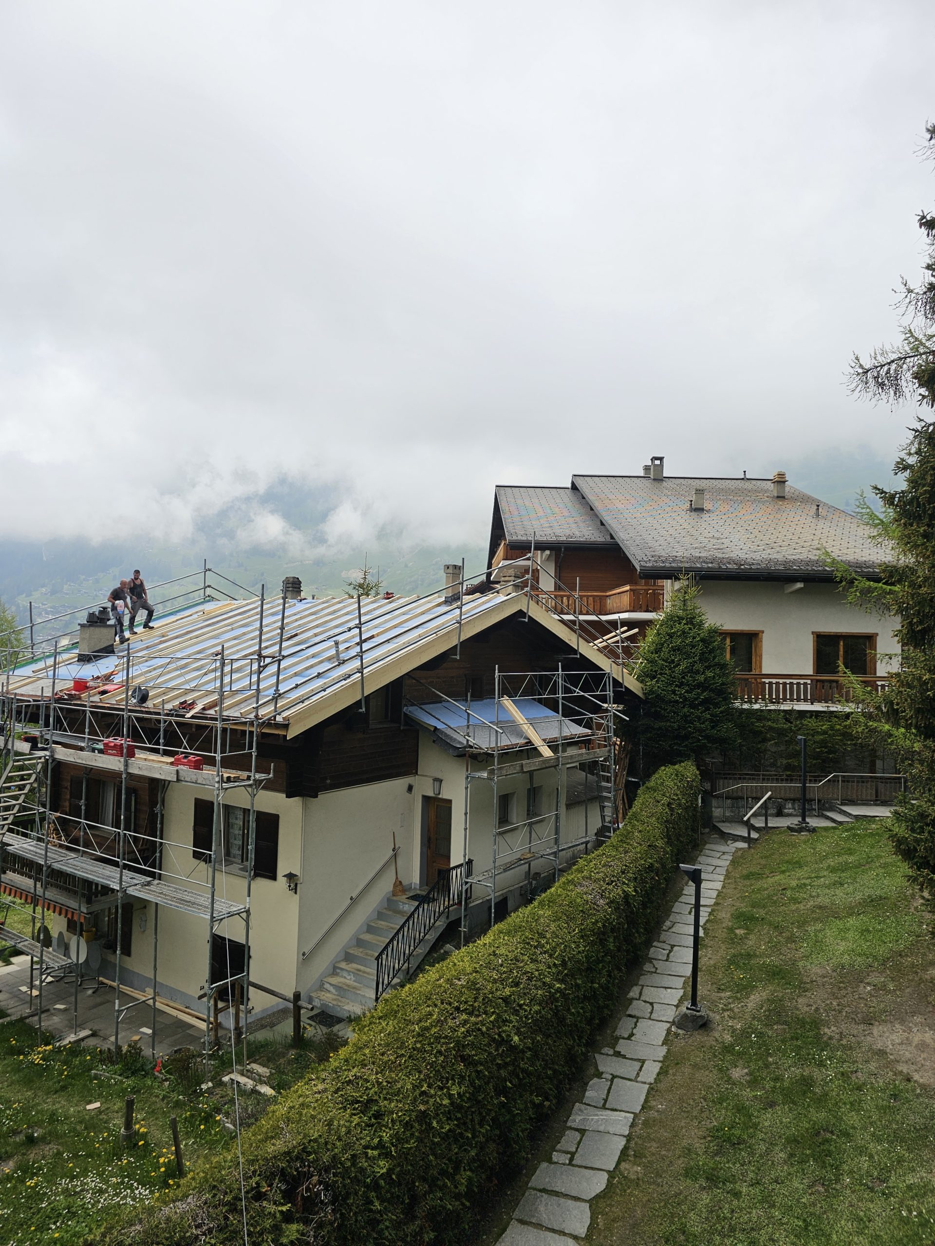 Tuiles solaires + pompe à chaleur, rénovation de toiture - Valais - photo 12