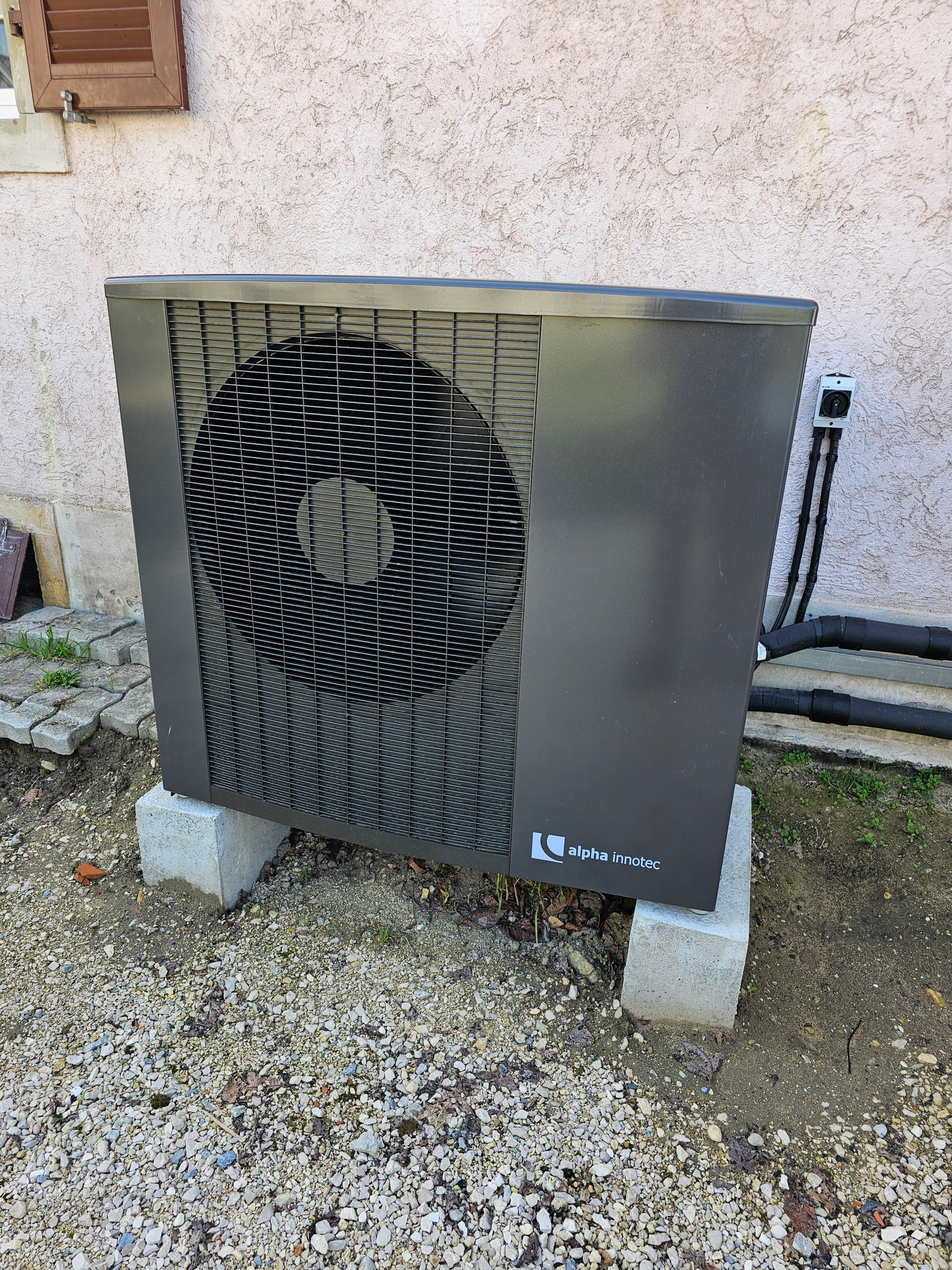 Installation photovoltaïque, pompe à chaleur et rénovation de toiture - Yverdon, Vaud - photo 3