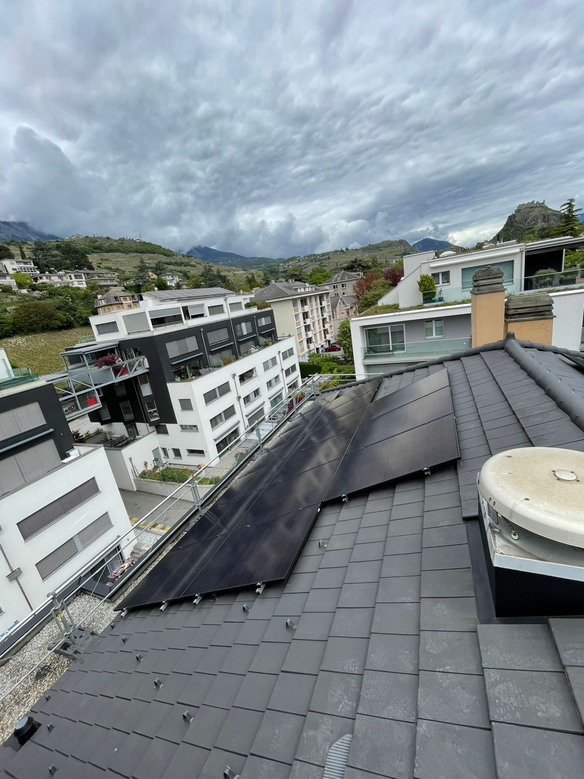 Installation de 92 panneaux 425 Wc - Sion, Valais - photo 2