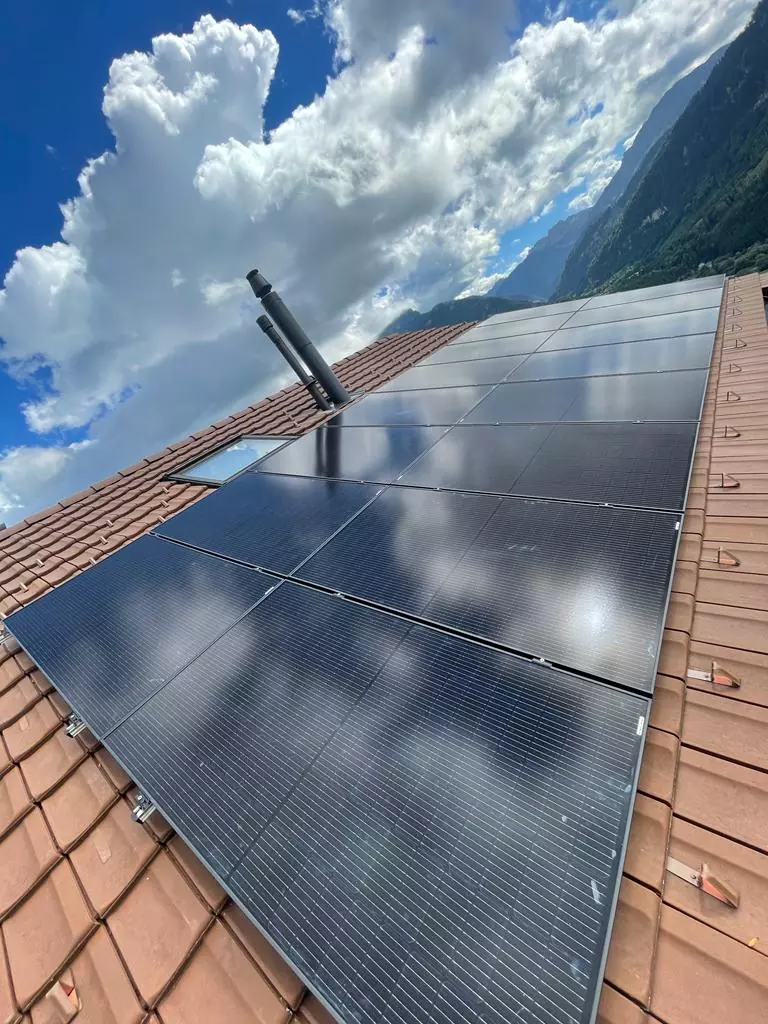 Installation de 58 panneaux solaires photovoltaïques - Arzier-Le Muids, Vaud - photo 4