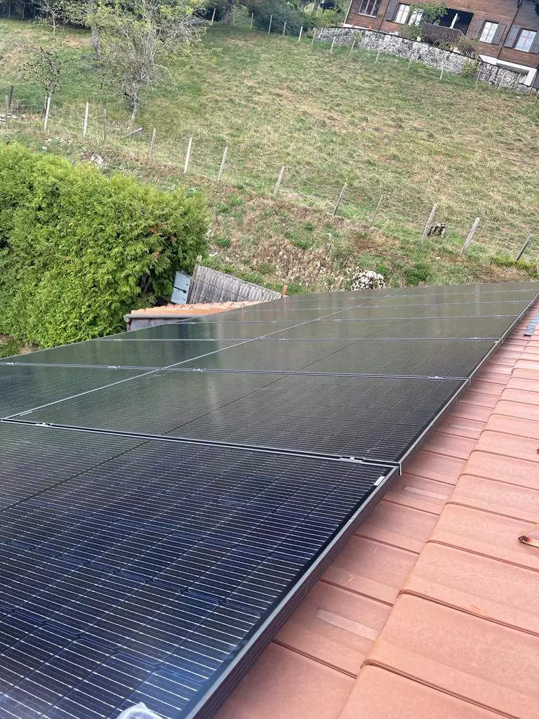 Installation de 58 panneaux solaires photovoltaïques - Arzier-Le Muids, Vaud - photo 5