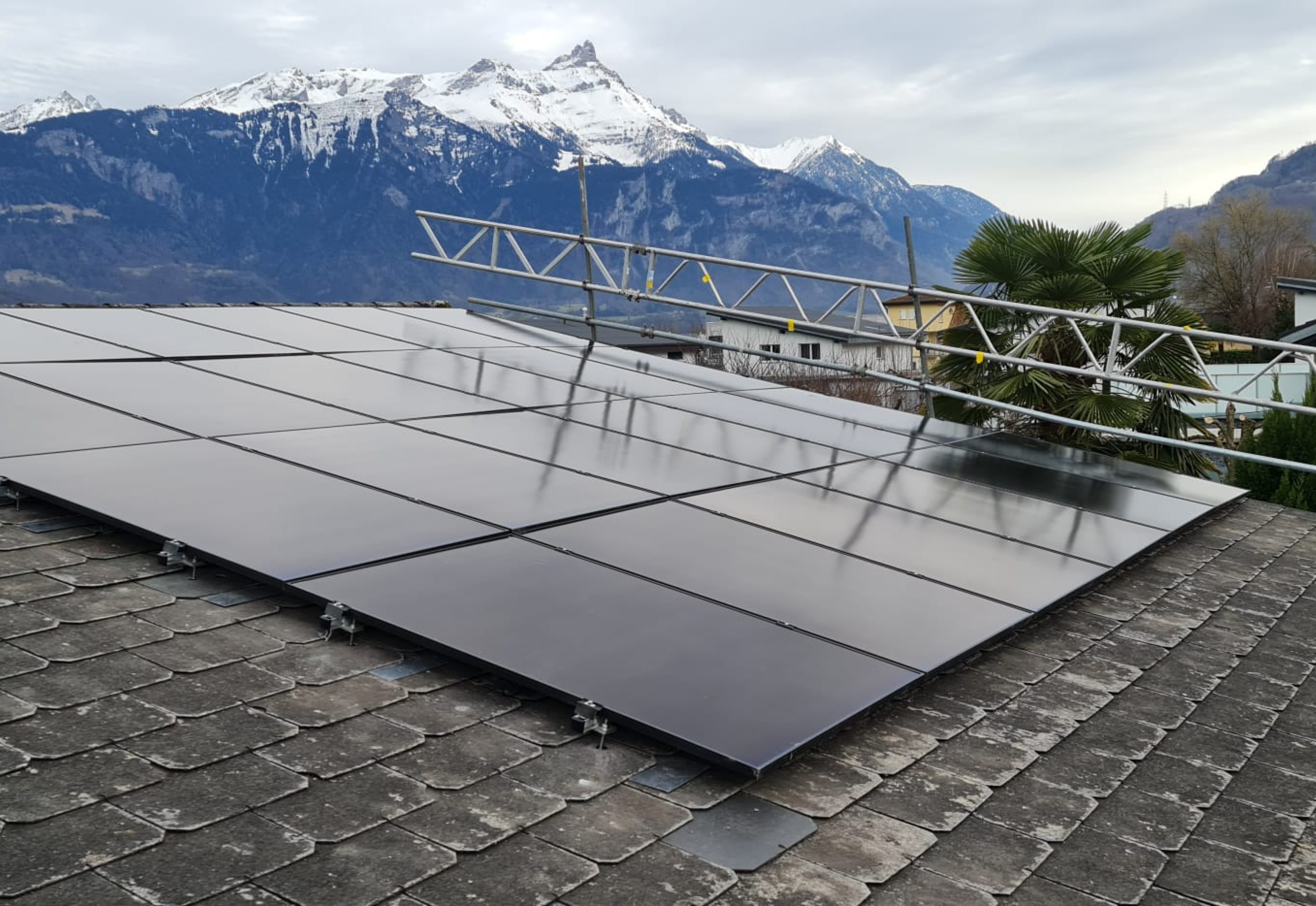 Installation de 30 panneaux SolarEdge 430 Wc - Collombey, Valais