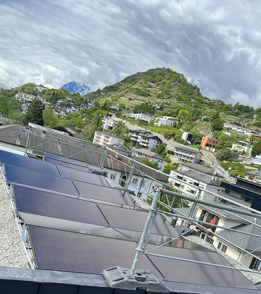 Installation de 92 panneaux 425 Wc - Sion, Valais