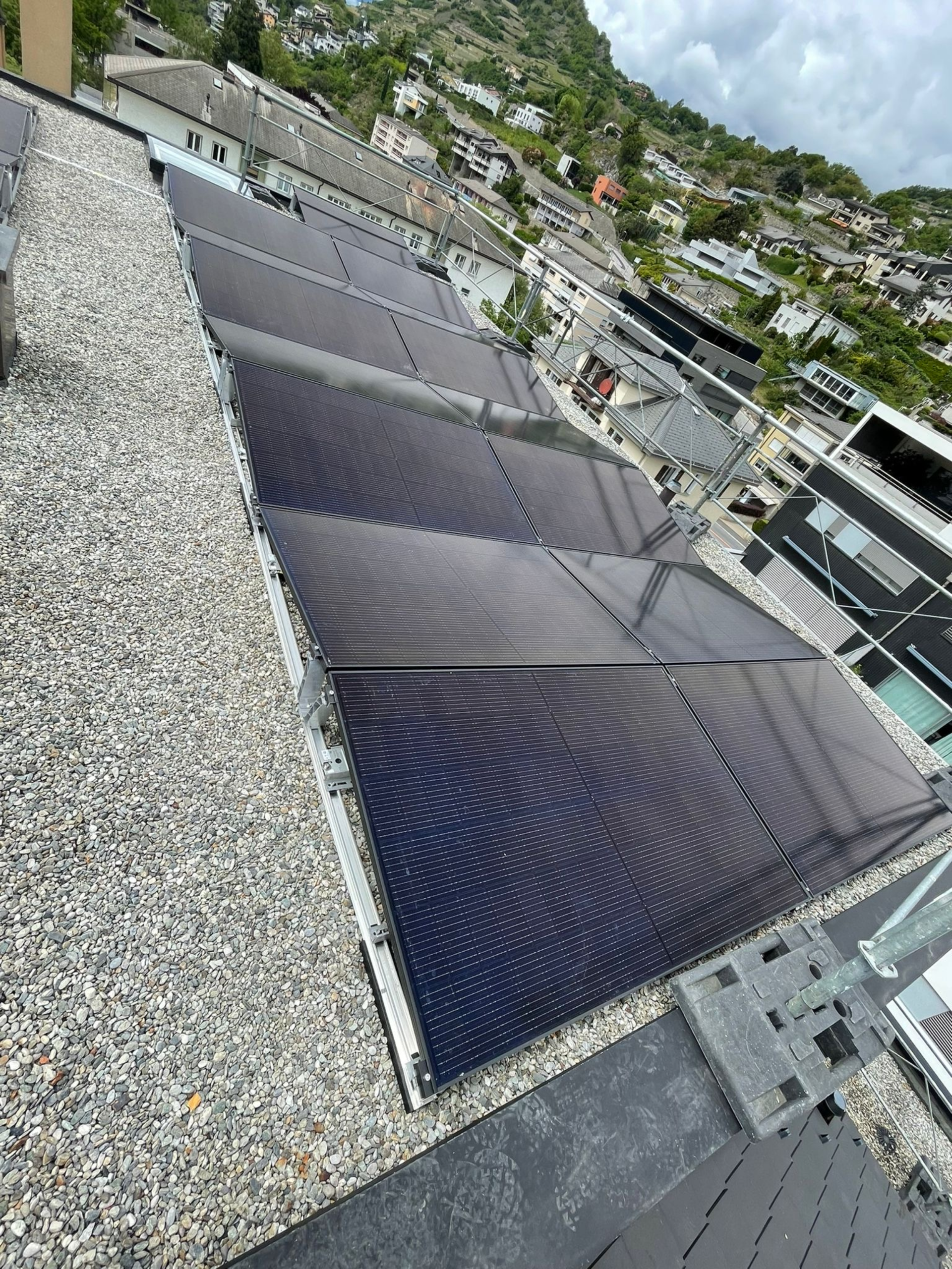 Installation de 92 panneaux 425 Wc - Sion, Valais