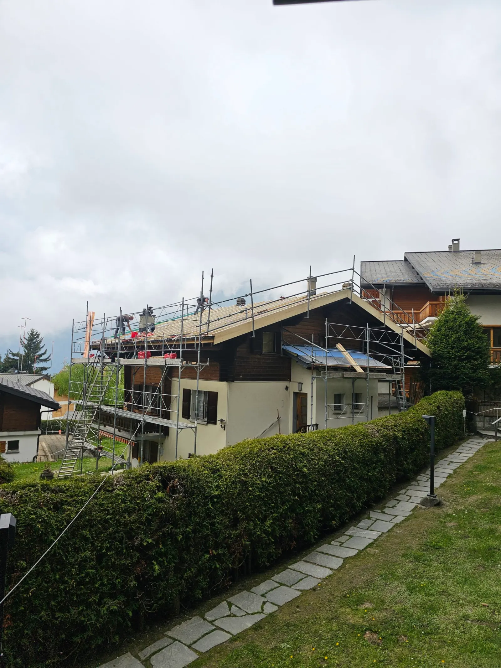 Tuiles solaires + pompe à chaleur, rénovation de toiture - Valais - photo 14
