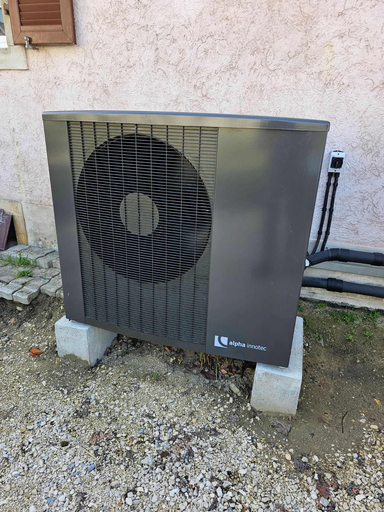 Installation photovoltaïque, pompe à chaleur et rénovation de toiture - Yverdon, Vaud - photo 3