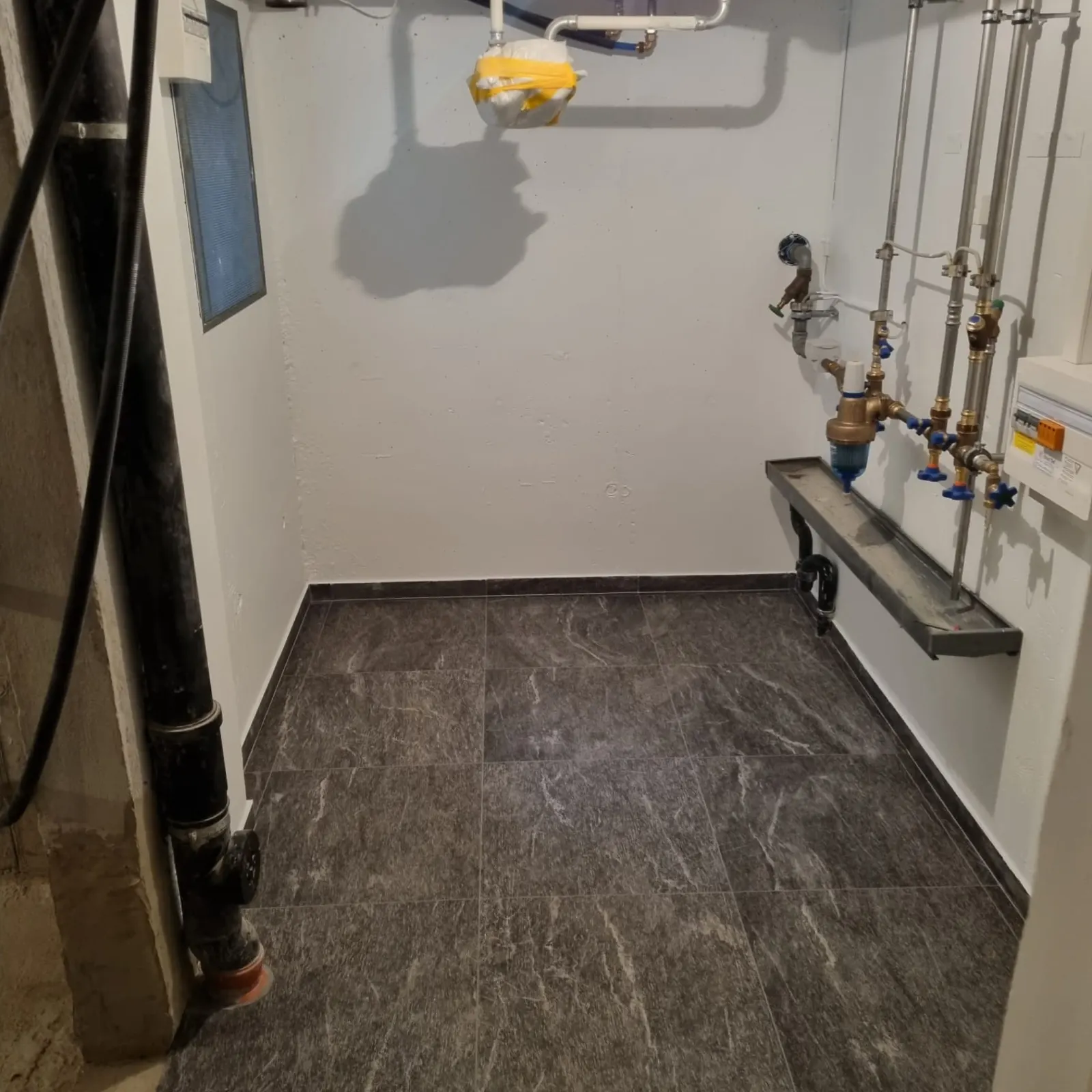 Panneaux photovoltaïques, pompe à chaleur, rénovation de toiture, batterie et borne de recharge - Forel (Lavaux), Vaud - photo 10