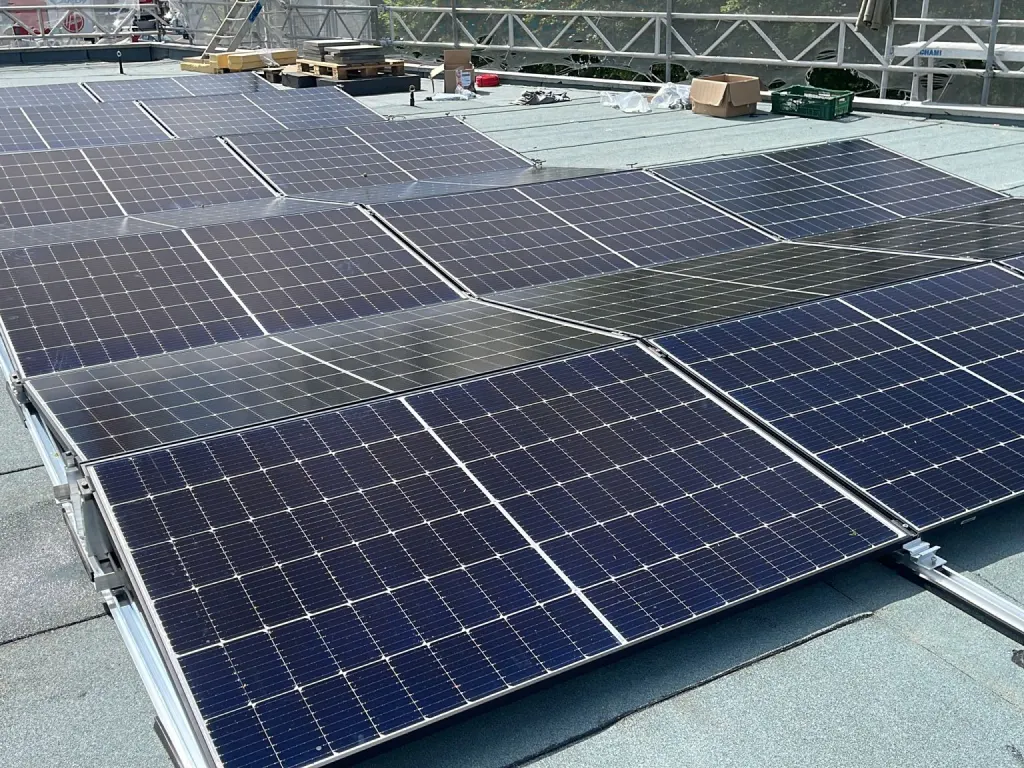 Installation photovoltaïque RB Auto - Meyrin, Genève - photo 2