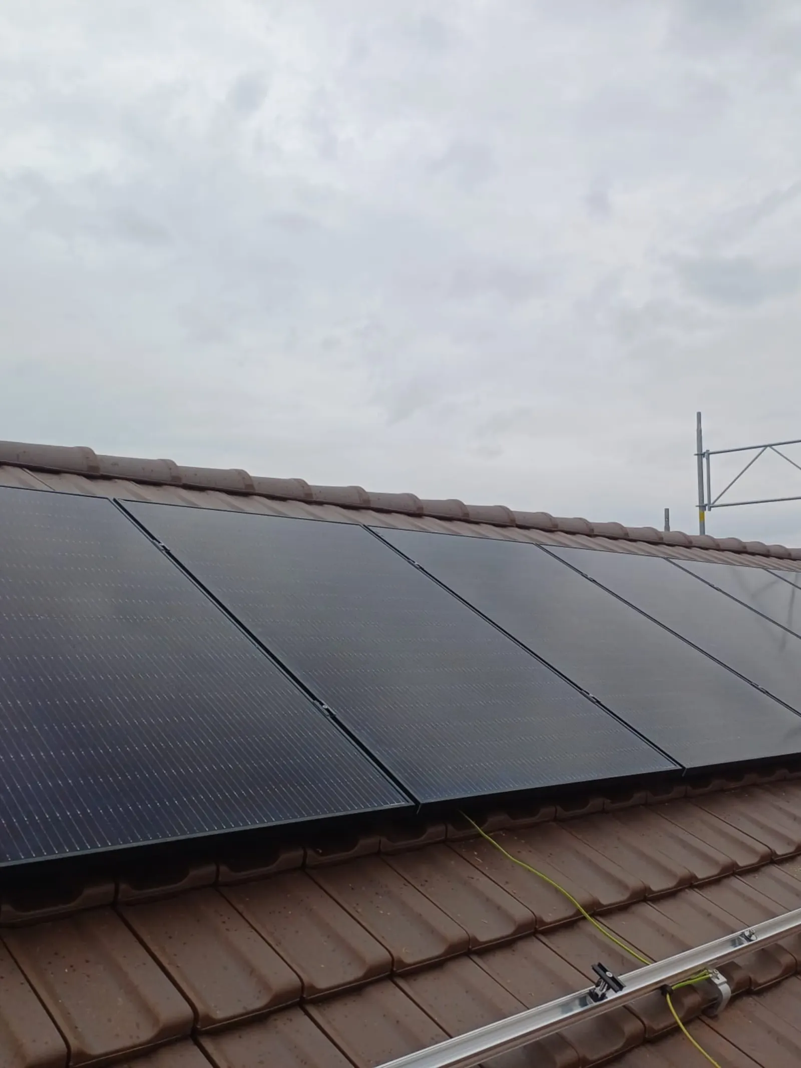 Installation photovoltaïque, pompe à chaleur et rénovation de toiture - Yverdon, Vaud - photo 4